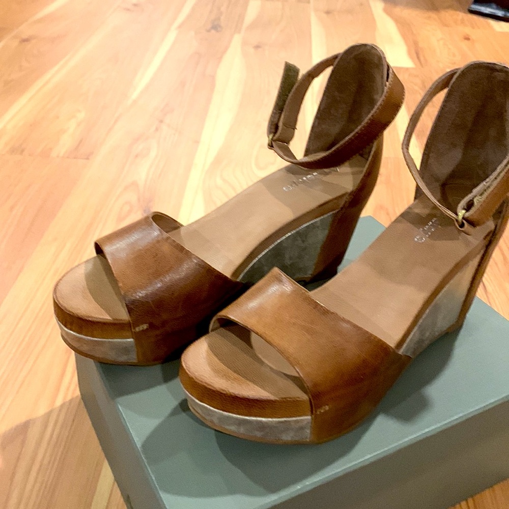 Antelope brush leather wedges. Size 40. New in box. Never worn. 3 inch wedge